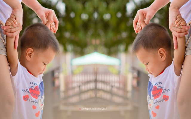 Little boy holding his mothers hand. from Chrome web store to be run with OffiDocs Chromium online Little boy holding his mothers hand. from Chrome web store to be run with OffiDocs Chromium online