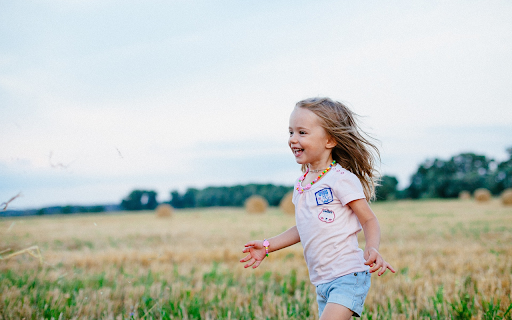 Little girl walking from Chrome web store to be run with OffiDocs Chromium online Little girl walking from Chrome web store to be run with OffiDocs Chromium online