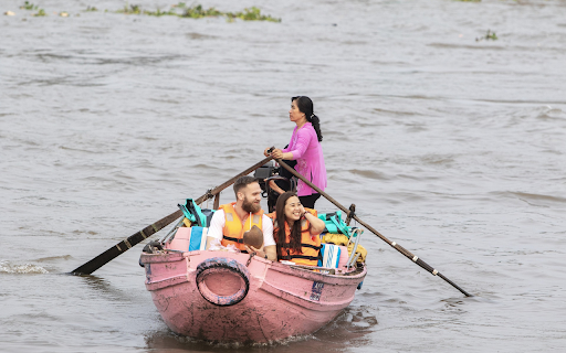 Small boats and tourists from Chrome web store to be run with OffiDocs Chromium online Small boats and tourists from Chrome web store to be run with OffiDocs Chromium online
