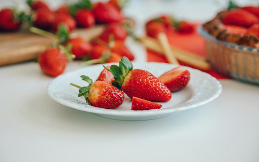 Strawberries on a plate from Chrome web store to be run with OffiDocs Chromium online Strawberries on a plate from Chrome web store to be run with OffiDocs Chromium online