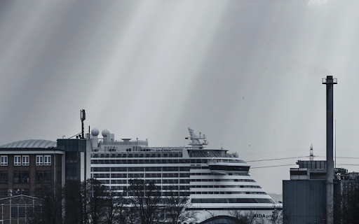 White and Black Ship on Dock from Chrome web store to be run with OffiDocs Chromium online White and Black Ship on Dock from Chrome web store to be run with OffiDocs Chromium online